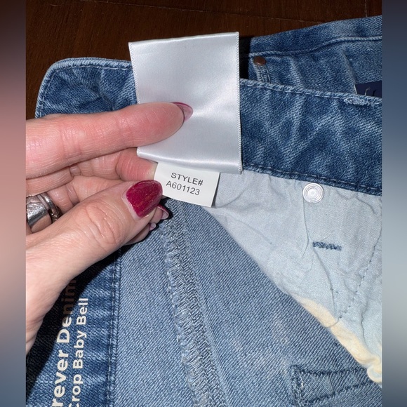 Laurie Felt Light Wash Forever Denim Crop Baby Bell Jeans - Picture 14 of 15